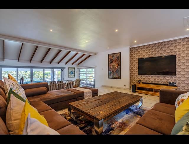 6 BEDROOM FREESTANDING FOR SALE IN ATHLONE PARK